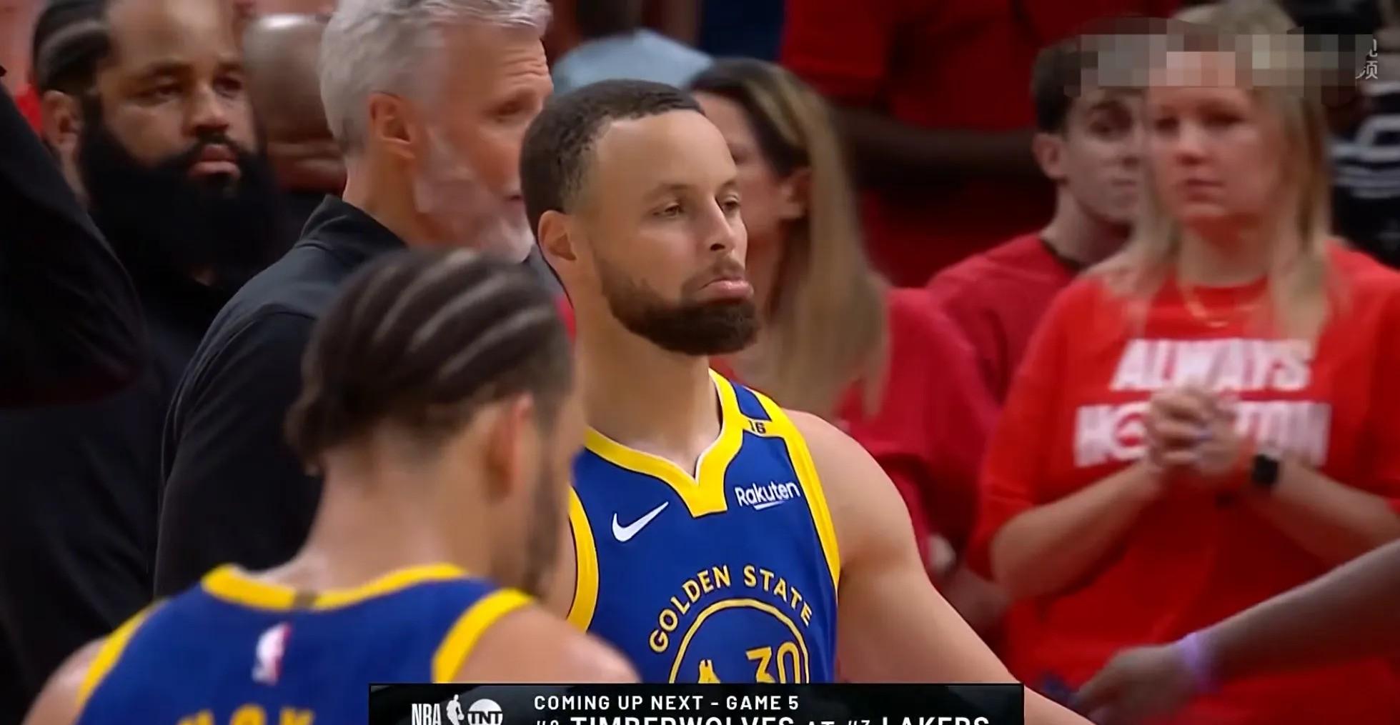 九游体育官网-包含库里连续十二场比赛得分超过败北，拜仁不断突破！观众掌声雷动的词条