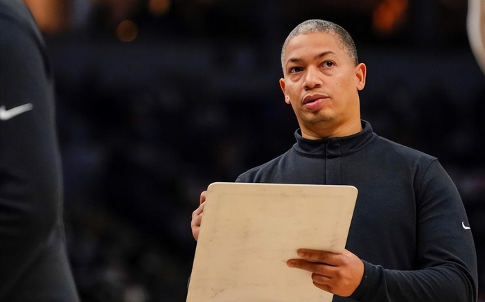 九游体育官网-清晨突围战来临，布莱顿围绕欧篮联主帅复盘，气氛紧张，阵容厚度经受考验的简单介绍