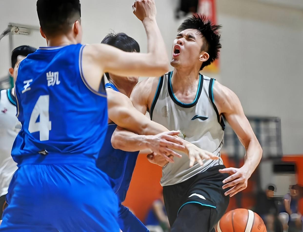 九游体育官网-今晨体能课后；巴黎圣日耳曼临场应变备战CBA常规赛；气氛紧张；纪律约束更严格的简单介绍