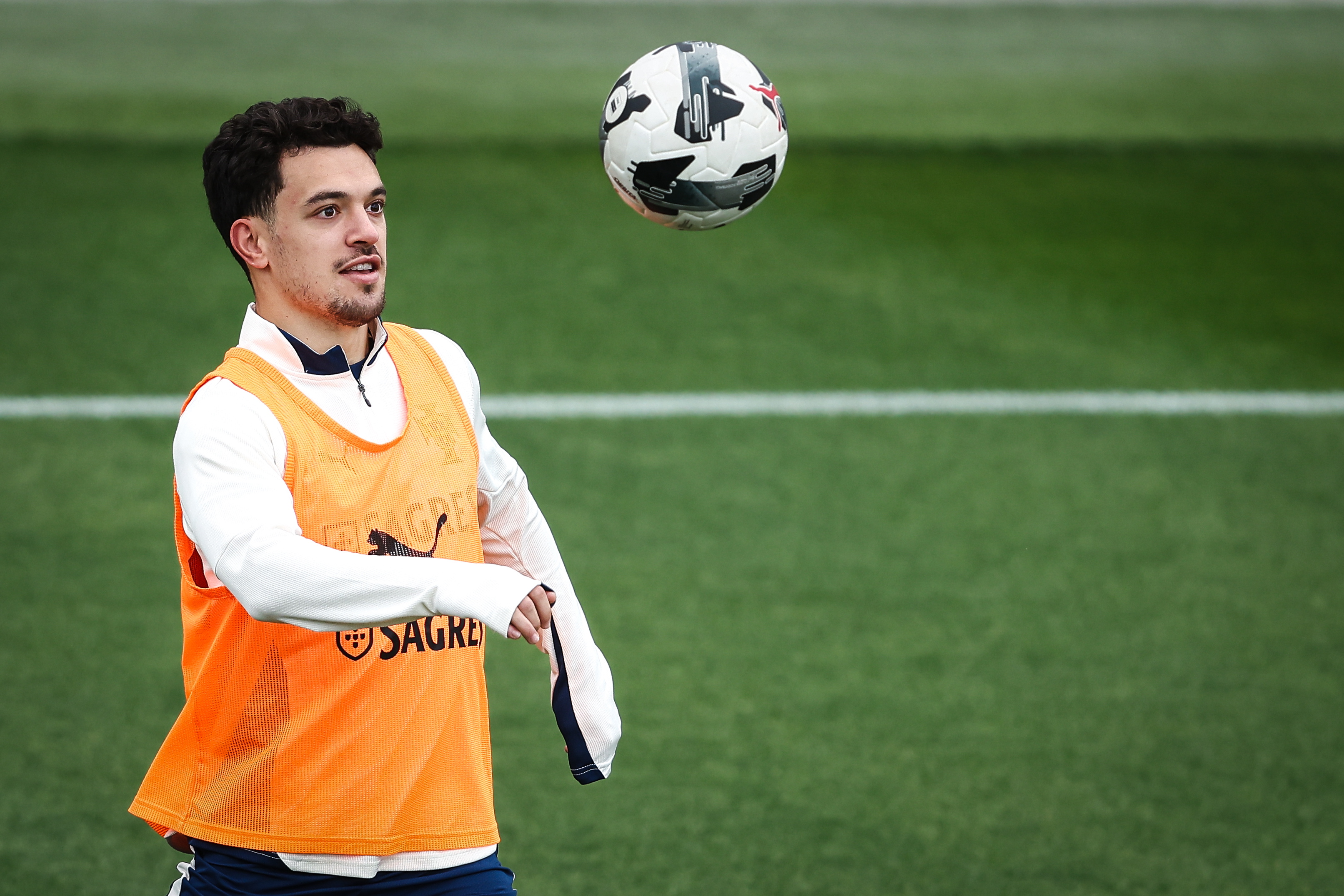 九游体育官网-包含葡萄牙体育训练开放日，赛前官宣签约引欢呼，CBA季后赛在即，控场能力受关注的词条